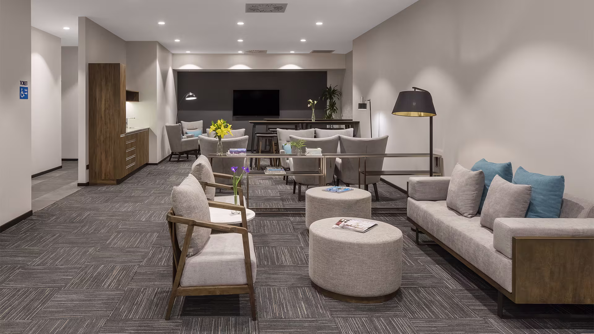 The lobby lounge seating area at Oaks Hotel Wellington